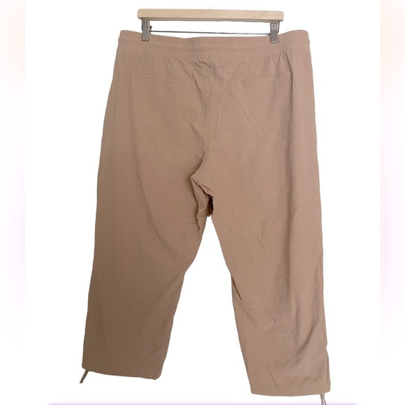 GAP FIT HIKING CAPRI ATHLETIC PANTS NUDE WITH NEON ACCENTS SIZE XL - Picture 4 of 6